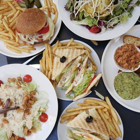 Le Demi-Lune Cafe & La Salle a Manger